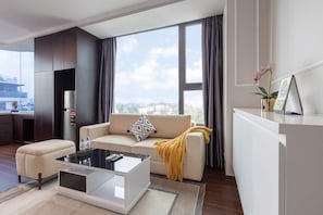 Departamento superior | 1 habitación, caja de seguridad en la habitación y escritorio