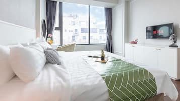 Monolocale Standard, 1 letto queen, aria condizionata, vista città | Vista strada