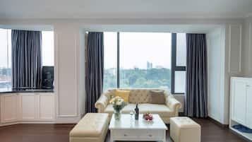 Apartamento premier | Área de estar | TV de tela plana