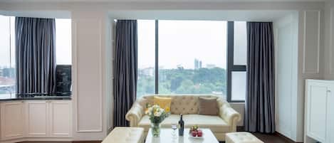 プレミア アパートメント | リビング エリア | 薄型テレビ