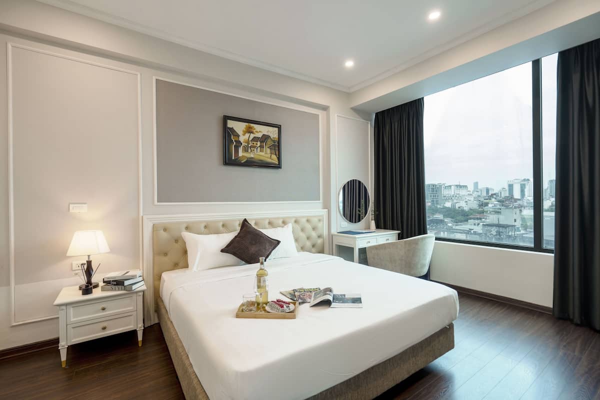 Premier Apartment | In-room safe, desk, laptop workspace, soundproofing