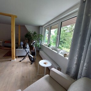 Smart TV - comf. FEWO in idyllic location 15 minutes from the beach with great transport links (Bad Doberan)