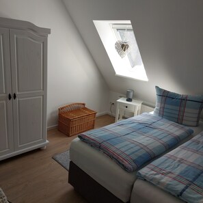 2 chambres, fer et planche à repasser, Wi-Fi, draps fournis