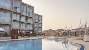 Seasonal outdoor pool, open 9:00 AM to 6:00 PM, cabanas (surcharge)