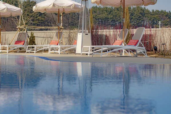 Seasonal outdoor pool, open 9:00 AM to 6:00 PM, pool cabanas (surcharge)