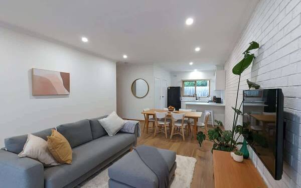 Cozy Newtown 2 bedroom unit
