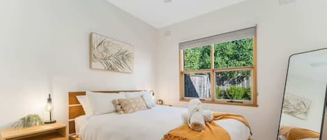 2 habitaciones, tabla de planchar con plancha, wifi y ropa de cama