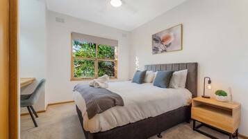 2 habitaciones, tabla de planchar con plancha, wifi y ropa de cama