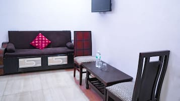 Deluxe Double Room | Soundproofing, free WiFi, bed sheets