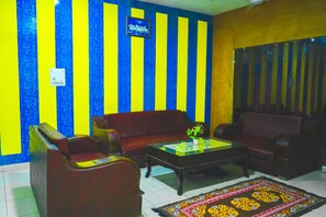 Lobby sitting area - Roomshala 051 Ashok Palace (New Delhi)