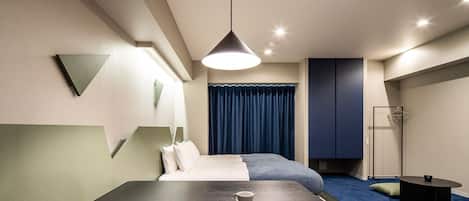 Family Studio | Desk, blackout curtains, iron/ironing board, free WiFi