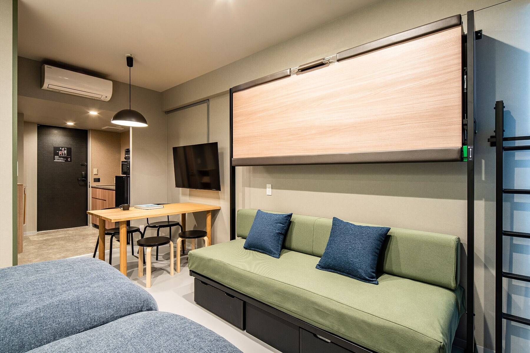 Deluxe Studio Apartment, Non Smoking | Blackout drapes, iron/ironing board, WiFi (free), bed sheets