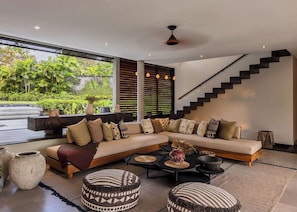 Luxury Villa | Terrace/patio