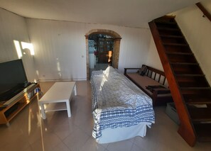 1 bedroom, desk, free WiFi, bed sheets