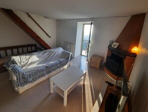 1 bedroom, desk, free WiFi, bed sheets