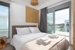 3 bedrooms, iron/ironing board, WiFi (free), bed sheets