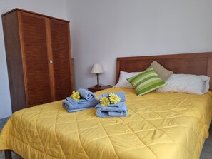 1 quarto, ferros/tábuas de passar roupa, Wi-Fi, roupa de cama