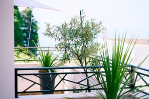 Property grounds - Studio Apartment with Terrace overlooking the sea (Ulcinj)