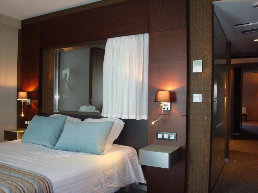 Hypoallergeen beddengoed, verduisterende gordijnen, geluiddichte muren