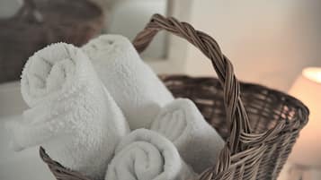 Minibar, phòng cách âm, truy cập Internet không dây miễn phí