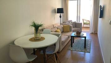 Family Apartment | Living area | Smart TV, pay films