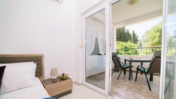 1 bedroom, soundproofing, bed sheets