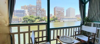 Cozy Studio - Houseboat65, Zamalek Island - Central Cairo