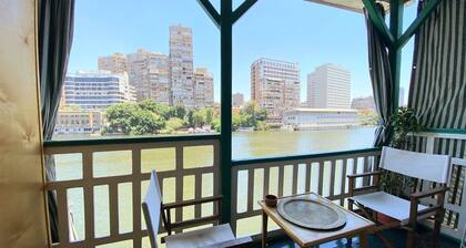 Cozy Studio - Houseboat65, Zamalek Island - Central Cairo