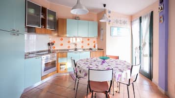 Fridge, oven, dishwasher, highchair