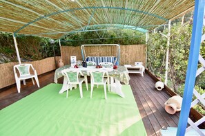 تناول الطعام بالخارج