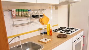 Fridge, oven, high chair