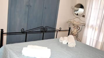 2 bedrooms, iron/ironing board, WiFi