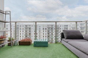 Balcony - Stylish Apartment Rydygiera by Renters (Warsaw)