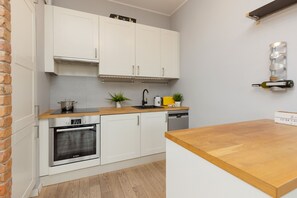 Dishwasher, cookware/dishes/utensils