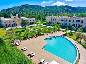 3 outdoor pools - Jupiter Trevi Resort and Spa (Pak Chong)