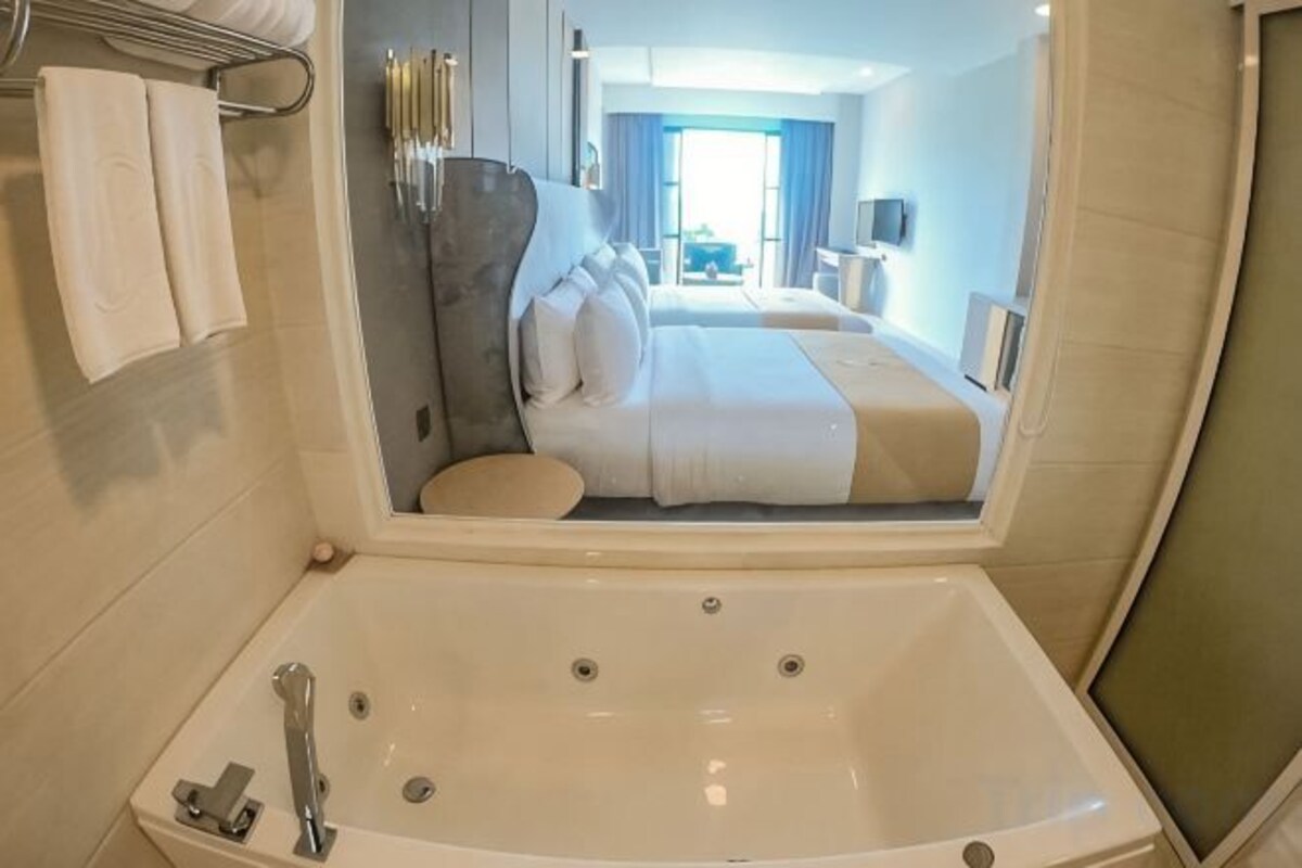 Minibar, in-room safe, desk, free WiFi