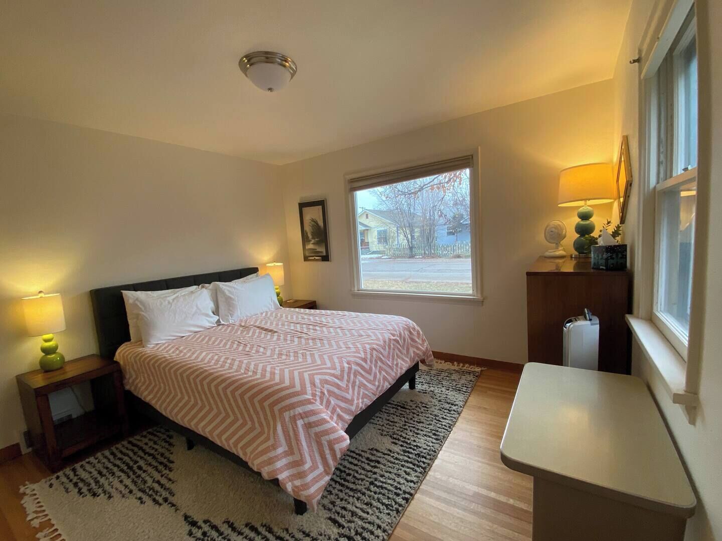 2 soverom, strykejern/-brett, reiseseng for barn og wi-fi (inkludert)