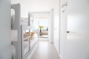 3 bedrooms, iron/ironing board, free WiFi, bed sheets - Global Vacacional: Stunning apartment with private pool and terrace overlooking the sea (Canet d´en berenguer)