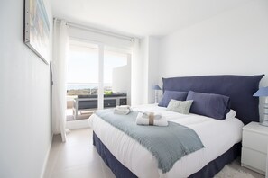 3 bedrooms, iron/ironing board, free WiFi, bed sheets - Global Vacacional: Stunning apartment with private pool and terrace overlooking the sea (Canet d´en berenguer)