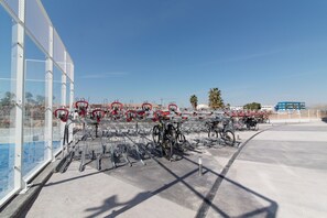 Fitness facility - Global Vacacional: Stunning apartment with private pool and terrace overlooking the sea (Canet d´en berenguer)