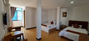 Premium bedding, memory-foam beds, individually furnished, desk - Chan&Both guesthouse (Sihanoukville)