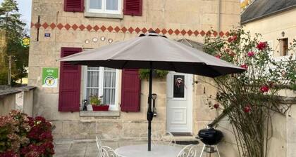 Charming 2-Bedroom Stone House with Garden, Near Pierrefonds Castle