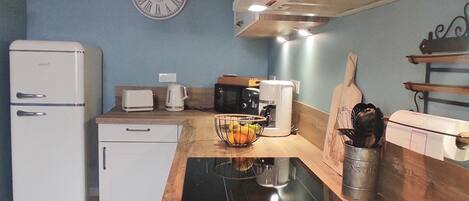 Réfrigérateur, micro-ondes, four, lave-vaisselle