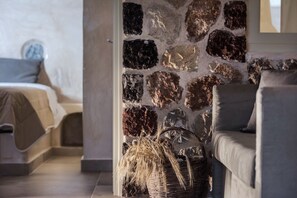 2 bedrooms, in-room safe, travel cot, free WiFi - Luxury Villa with Private Rooftop Pool and Hot Tube (Thira)