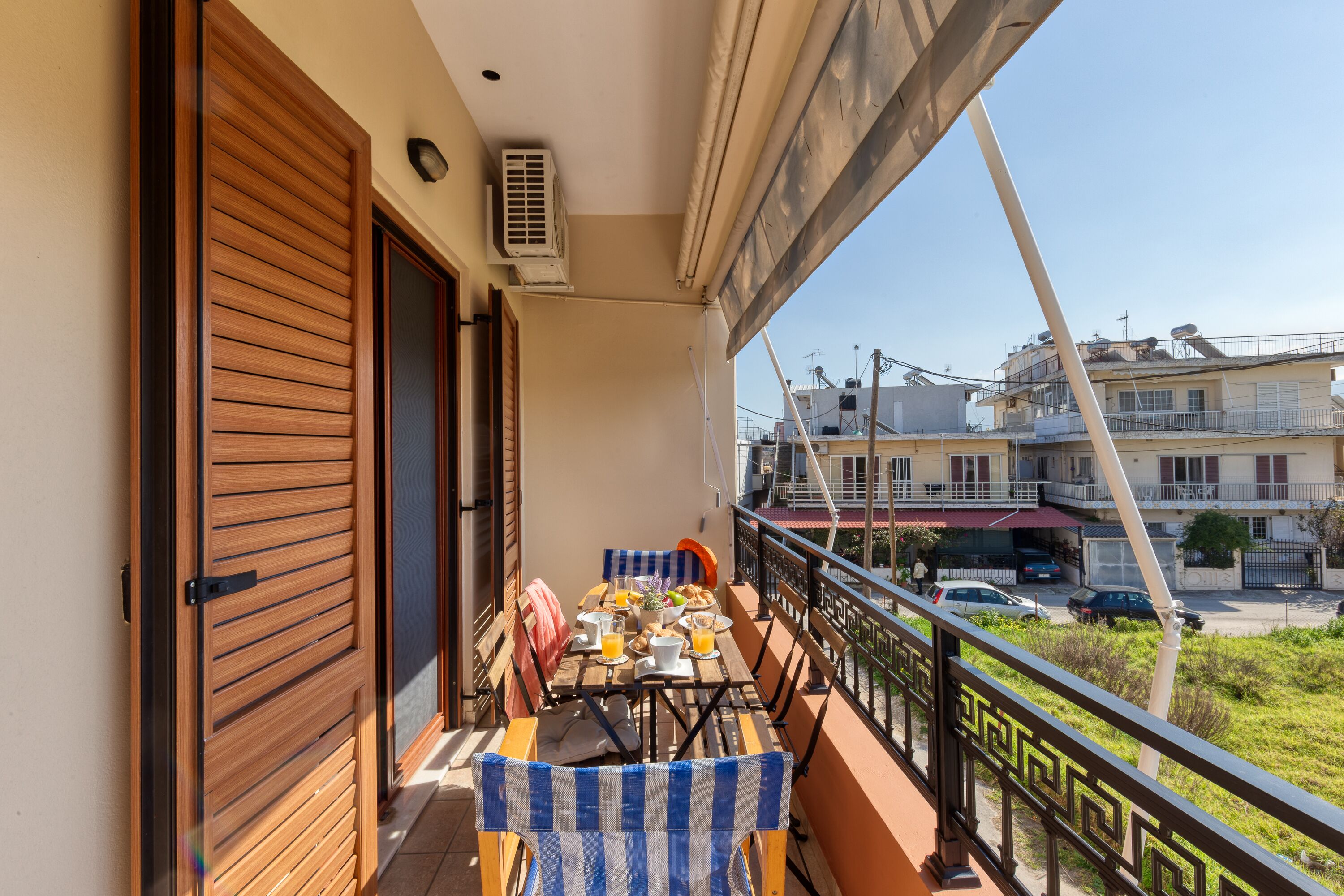 Bright city apartment with 2 sunny balconies and mountain view