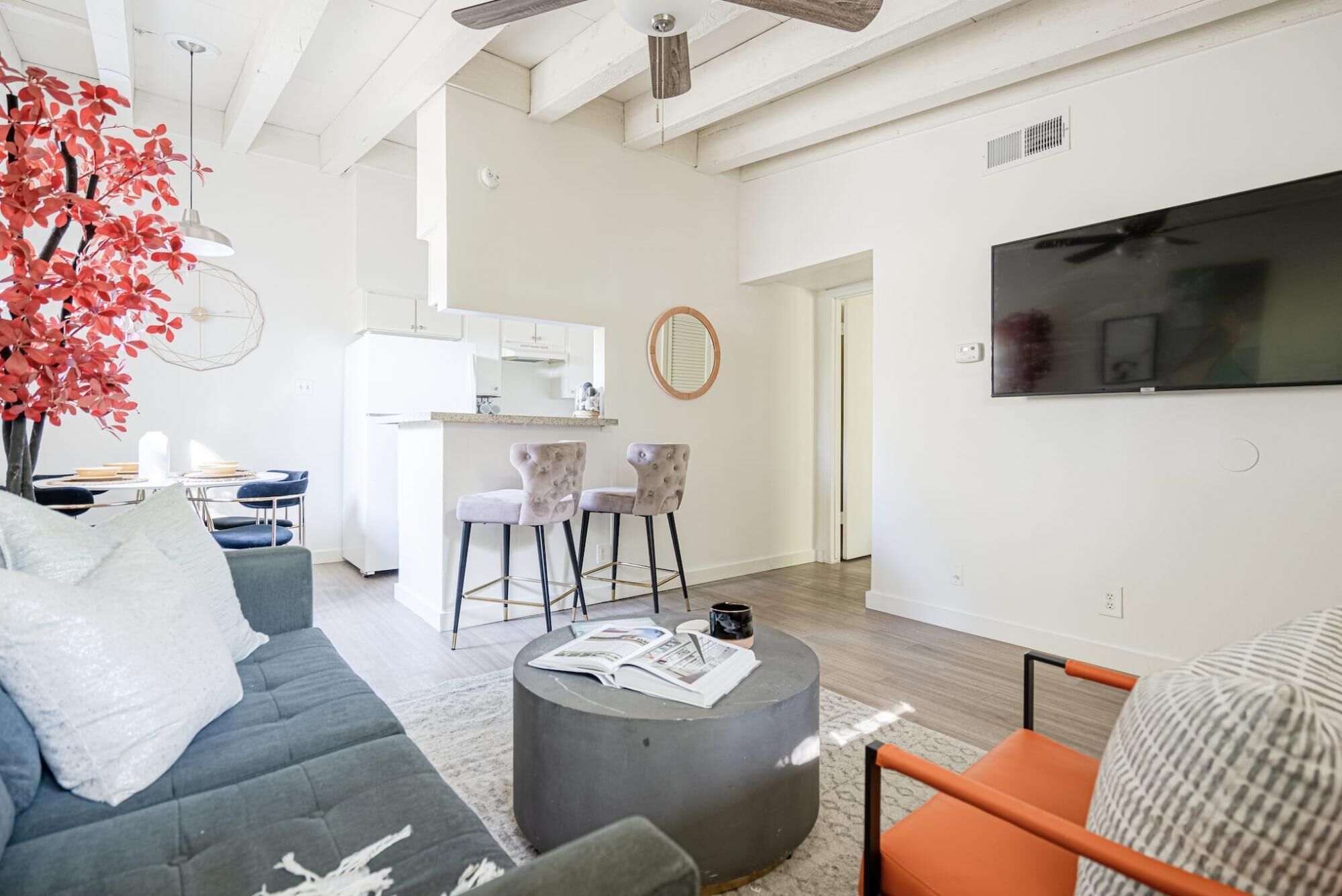 The Modern I No Service Fees I Close to Downtown