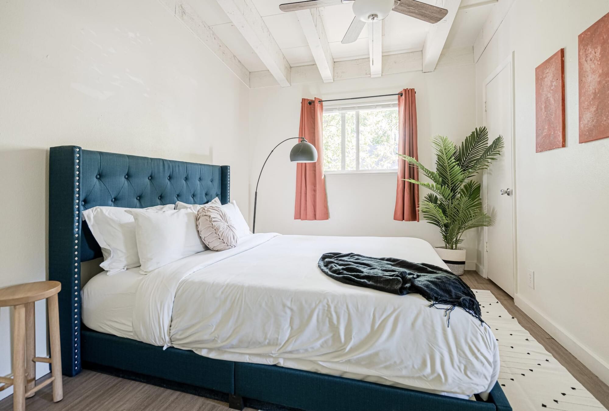 The Modern I No Service Fees I Close to Downtown