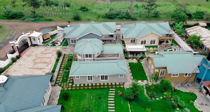 LA'TONNA SAFARI HOTEL