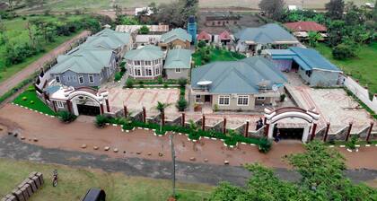 LA'TONNA SAFARI HOTEL