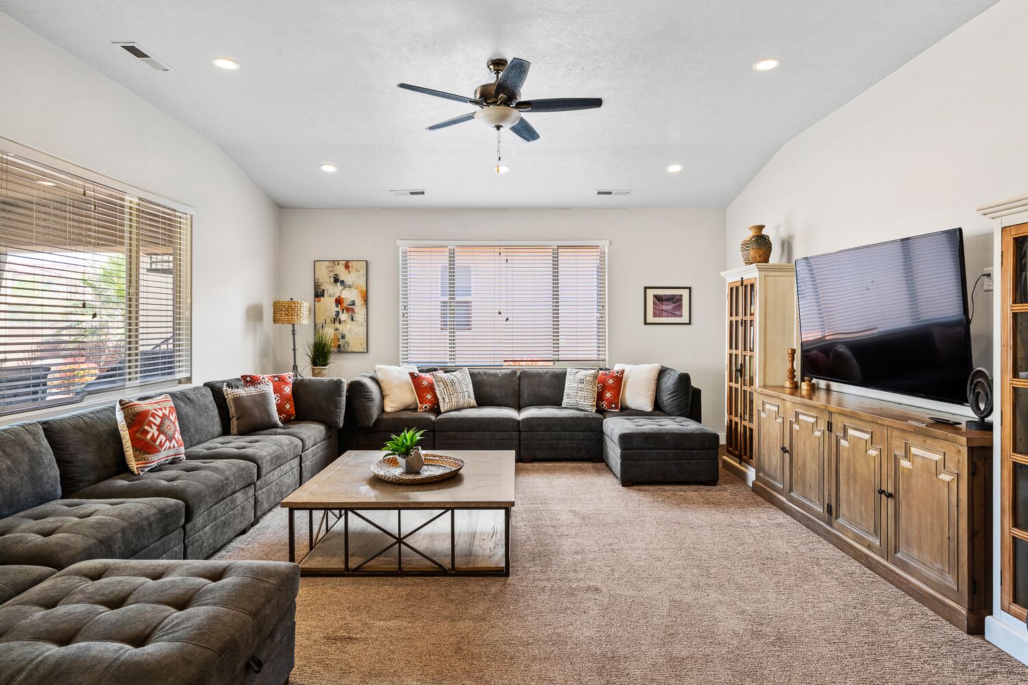 Lux Paradise Village Haven ~ Hot Tub ~ Scenic View